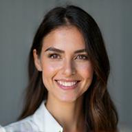Porträt von Sarah Lay, Partnerin